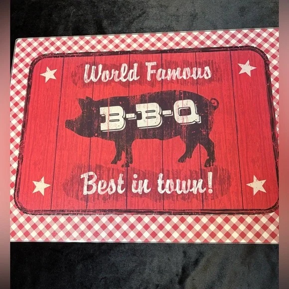 World Famous BBQ Glass Kitchen Cutting Board - Picture 2 of 6